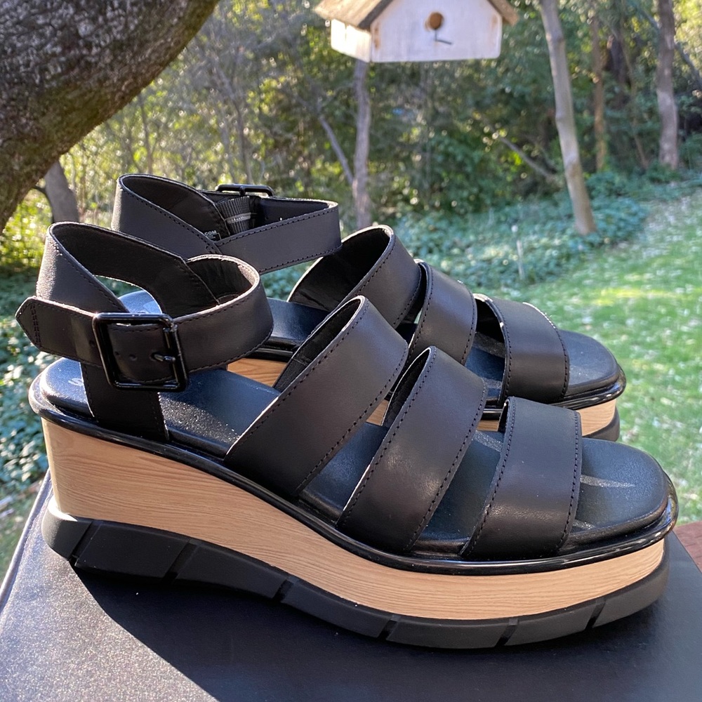 Sorel Black Platform Sandals with Wood-Tone Midsole